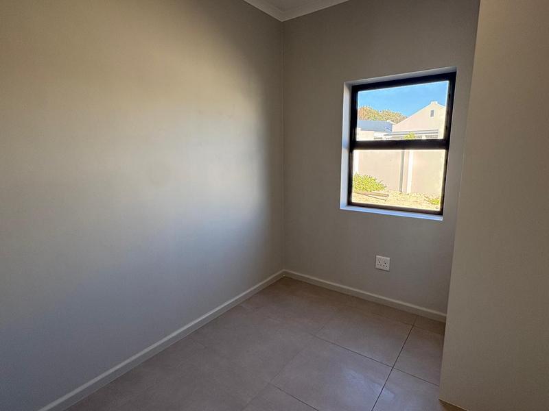 To Let 3 Bedroom Property for Rent in Capri Western Cape